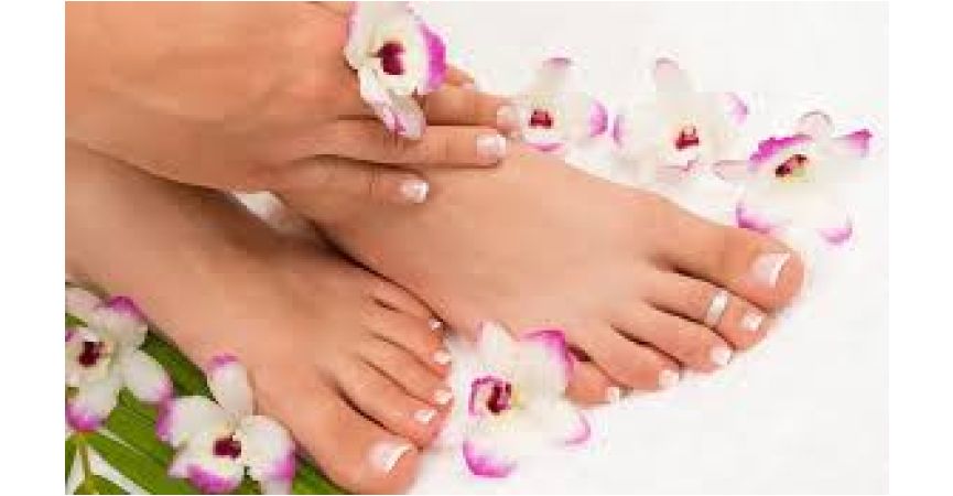 Jak zadbać o dłonie, stopy i paznokcie wiosną? Poradnik pielęgnacji | podokrem.pl